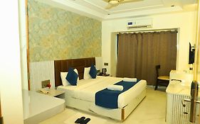 Hotel Shirdi Park Inn 80 Meters From Sai Samadhi Temple